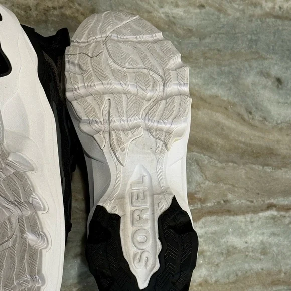 Women’s SOREL Kinetic Breakthru Day Lace Up sneakers- Black/white. Size 9.5 - Picture 8 of 10